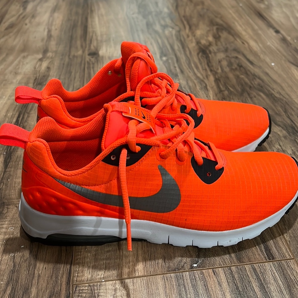 Women Air Max Motion LW Crimson/Metallic Pewter Training Shoe